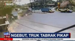 Detik-Detik Truk di Pasuruan Tabrak Mobil Pikap 