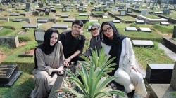 Usai Menikah Thariq Halilintar Ziarah ke Makam Adjie Massaid: Daddy Doain Semoga Kita Langgeng
