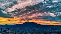 Desa di Bogor Punya Pemandangan Sunrise Paling Indah, Harus Dikunjungi Sebelum Ramai