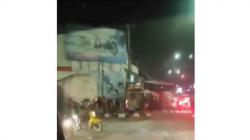 Kecelakaan Bus Terobos Lampu Merah Tabrak Truk di Ngawi, Sopir dan Penumpang Luka-Luka<