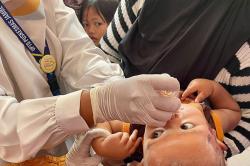 Antusiasme Anak-Anak Ikuti Imunisasi Polio di Desa Pasir Barat Tangerang