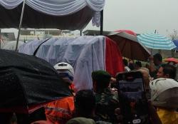 Jenazah Mantan Wali Kota Batu Edy Rumpoko Dipindahkan dari Makam Pahlawan Surapati<