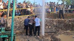 Viral Semburan Air Setinggi 20 Meter, Polres Sampang Pasang Garis Polisi di TKP<