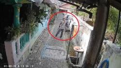 Viral Aksi Pria Bergitar di Malang Terekam CCTV Curi Celana Dalam Perempuan di Jemuran<