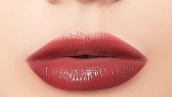 Mau Bibir Tampil Cantik Seharian? Simak Tips Berikut!