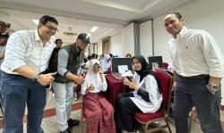 Bagikan Kacamata Gratis di Tangsel, Essilor: Penglihatan Baik Berdampak bagi Masa Depan