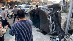 Mobil Pajero Terguling hingga Tabrak Motor di Bogor, 3 Orang Terluka