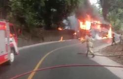 Bus MGI Terbakar Hebat di Cibadak Sukabumi, Puluhan Penumpang Panik Berhamburan<