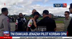 Aparat Gabungan TNI Evakuasi 13 Orang hingga Jenazah Pilot di Papua Tengah