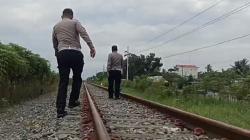 Ngeri! Potongan Tubuh Korban Ditabrak Kereta di Batu Bara Jatuh dari Tandu, Warga Histeris<