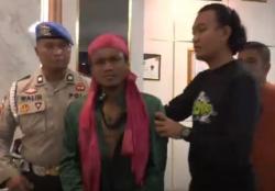 Terekam CCTV, Pria Bawa Parang Rusak Tempat Ibadah Vihara di Sagulung Batam<
