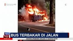 Bus Terbakar di Tengah Jalan Buat Warga Sukabumi Heboh