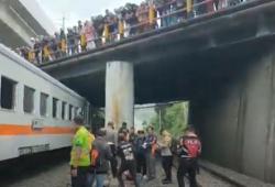 Ngeri! Pria di Bandung Barat Tewas Tersambar Kereta Api usai Loncat dari Jembatan