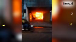 Kebakaran Hebat Gudang Air Minum dalam Kemasan di Sukabumi