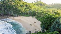 Desa di Malang Punya Pemandangan Pantai Cantik Berpasir Putih, Sunsetnya Paling Epic