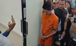 Penampakan Armor Toreador Suami Cut Intan Pakai Baju Tahanan, Tertunduk Diborgol