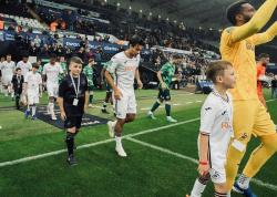 Nathan Tjoe-A-On Main, Swansea Bantai Preston North End