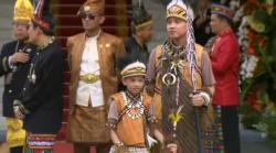 Gibran dan Jan Ethes Kompak Pakai Baju Adat Papua dalam Upacara 17 Agustus