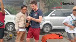 Viral! Bule Ikut Bantu Padamkan Api saat Kebakaran di Pasar Seni Ubud