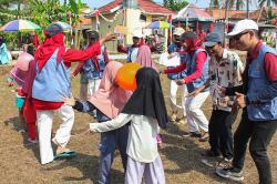 Mahasiswa KKN UIN Jakarta Sukses Gelar Rangkaian Lomba HUT RI di Desa Waliwis