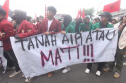 Ribuan Massa Bergabung Demo Tolak RUU Pilkada di Depan Gedung DPR