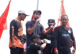 Reza Rahadian Ikut Demo Tolak RUU Pilkada, Orasi di Atas Mobil Massa Pendemo