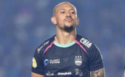 Persib Bandung Resmi Lepas Bek Paling Subur, Alasan Kepergian Bikin Bobotoh Terkejut