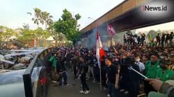Pintu Pancasila Gedung DPR Berhasil Dijebol Mahasiswa, Barakuda Disiagakan