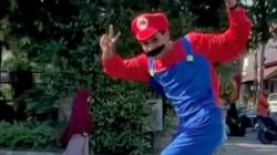 Ayo Ikuti Aksi Seru Syarif Yosee, Abang Jago Sepatu Roda dengan Kostum Menarik!