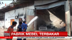 Diduga Korsleting Listrik, Pabrik Mebel Ludes Terbakar di Mojokerto