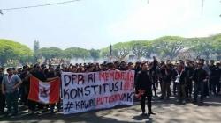Pakar Hukum Sebut Hasil Pilkada Berpotensi Dibatalkan MK bila DPR Ngotot Sahkan Revisi UU<