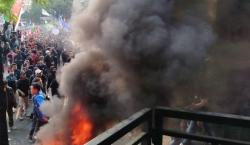 Demo Mahasiswa Tolak Revisi RUU Pilkada di Malang Ricuh, Massa Paksa Duduki DPRD<