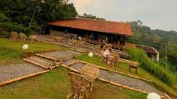 7 Tempat Nongkrong di Dago, Nomor 5 Disuguhi Panorama Perbukitan<
