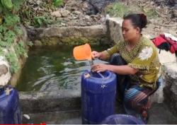 Dampak Kemarau, Warga Pelosok Tegal Cari Air Bersih ke Hutan<