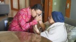 Momen Anies Minta Doa Restu ke Ibunda Aliyah Baswedan sebelum Bertolak ke DPP PDIP