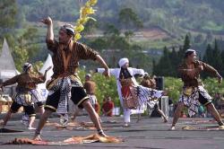 Dieng Culture Festival 2024: Perjalanan Budaya di Negeri Atas Awan