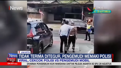 Viral, Cekcok Polisi Vs Pengemudi Mobil di Jaktim