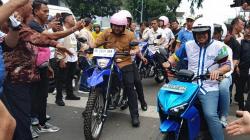 Bobby-Surya Daftar ke KPU Sumut Diantar Konvoi Motor Listrik<
