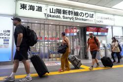 Jepang Dihantam Badai Topan Shanshan, Seluruh Perjalanan Kereta Stop Sementara