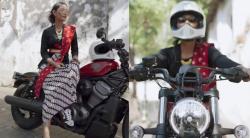 Potret Erika Carlina Pakai Kebaya sambil Motoran, Tampilannya Menyala!