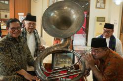 Si Doel Akting Main Tanjidor di Depan Bang Foke dan Mas Pram