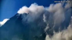 Gunung Merapi Erupsi Hari Ini, Luncurkan Wedus Gembel Sejauh 1,3 Km<
