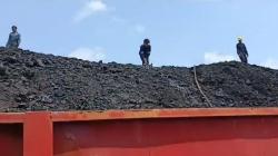 Pascakebakaran, Tongkang Batu Bara Masih Proses Pendinginan di Perairan Tanjung Ular<