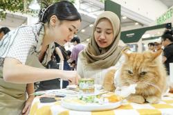 Tingkatkan Ikatan Emosional Hewan Kesayangan Lewat Penyajian Makanan yang Kreatif