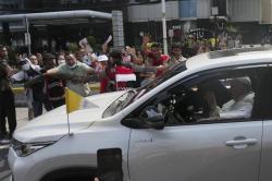 Ribuan Warga Melepas Kepergian Paus Fransiskus