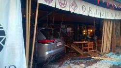 Kecelakaan di Senopati Jaksel, Mobil Innova Tabrak Restoran Jepang