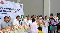 Heru Budi Datangi Korban Kebakaran Manggarai di Rusun Pasar Rumput, Bagikan Sembako