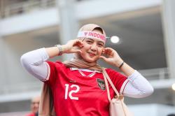 Potret Suporter Cantik Dukung Timnas Indonesia Kalahkan Australia