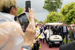 Paus Fransiskus Tiba di Singapura, Langsung Naik Buggy Sambut Relawan