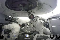 Penampakan Kapsul SpaceX Bawa Miliarder Teknologi Jalan-Jalan ke Luar Angkasa